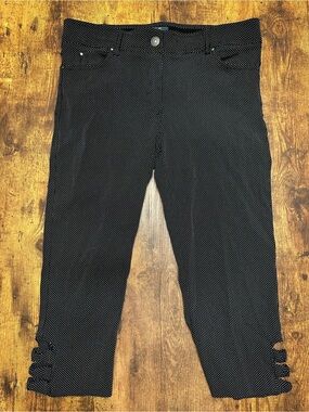 Verve Women's Black Polka Dot Skinny Latice Hem Capri - 12